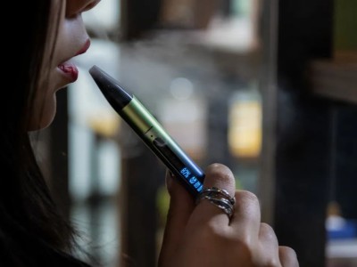 MOTI魔笛MEGA PRO引领VAPE文化新潮流：大烟雾回归与个性化体验解析