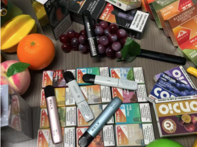 2025悦刻五代VS魔笛Pro终极对决：实测数据+口碑解析，谁才是电子烟天花板？