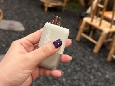 实测YOOZ独角兽UNI：12ml油仓+陶瓷芯，到底能抽多少口？结果出乎意料。