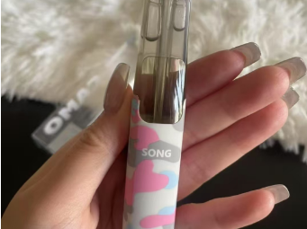 Song崧鸭嘴兽一次性4500口电子烟深度测评：超长续航与多样口味的完美结合